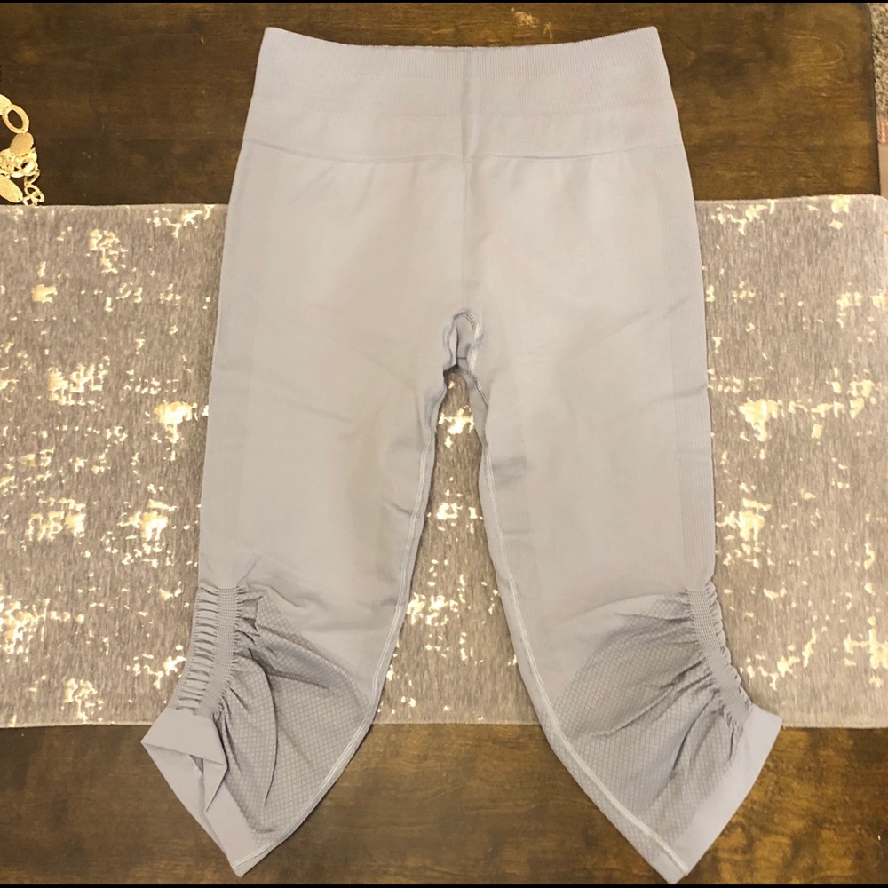 NWOT Lululemon Grey Crop Ruched Side Leggings